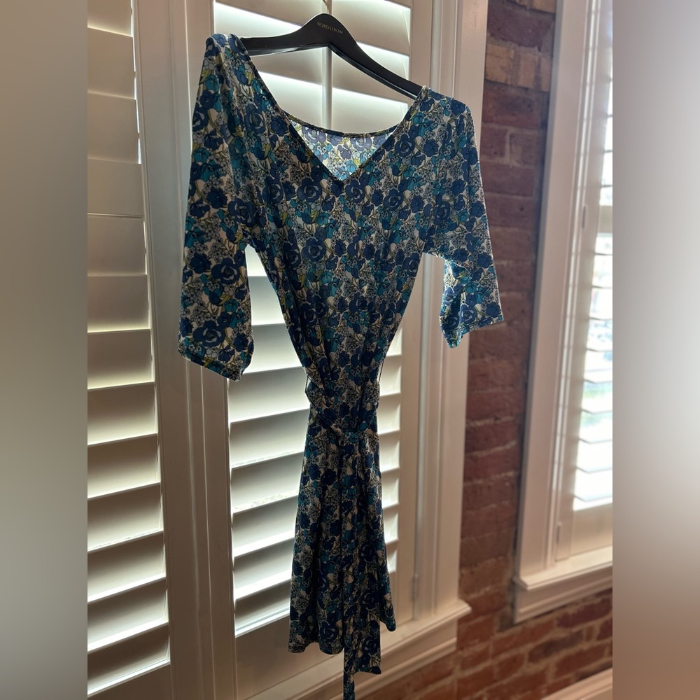 Leota $148 Handmade NYC Reversible neckline Medium Blue Flowers Tie-Waist Dress